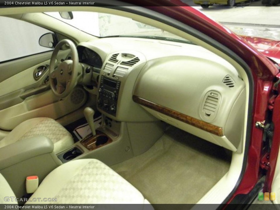 Neutral Interior Dashboard for the 2004 Chevrolet Malibu LS V6 Sedan #45024879