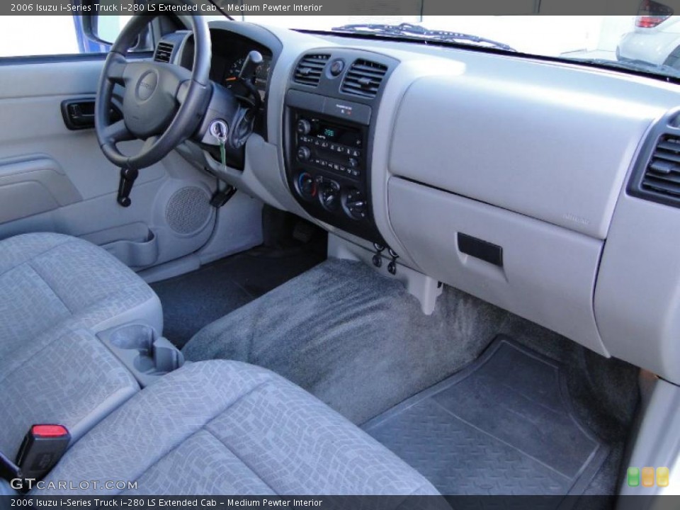 Medium Pewter Interior Photo for the 2006 Isuzu i-Series Truck i-280 LS Extended Cab #45027277