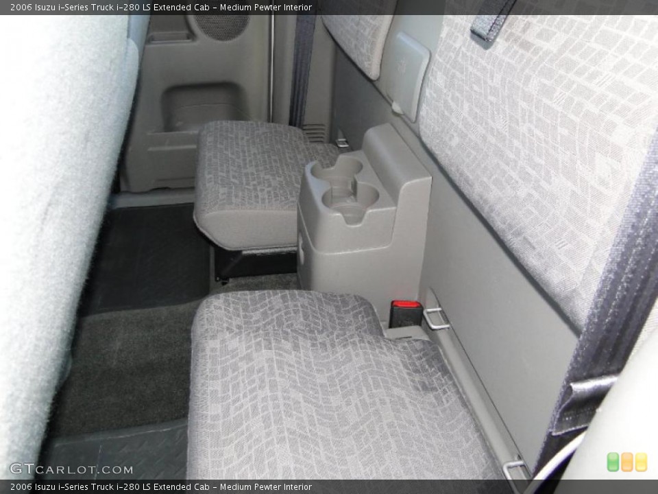 Medium Pewter Interior Photo for the 2006 Isuzu i-Series Truck i-280 LS Extended Cab #45027322