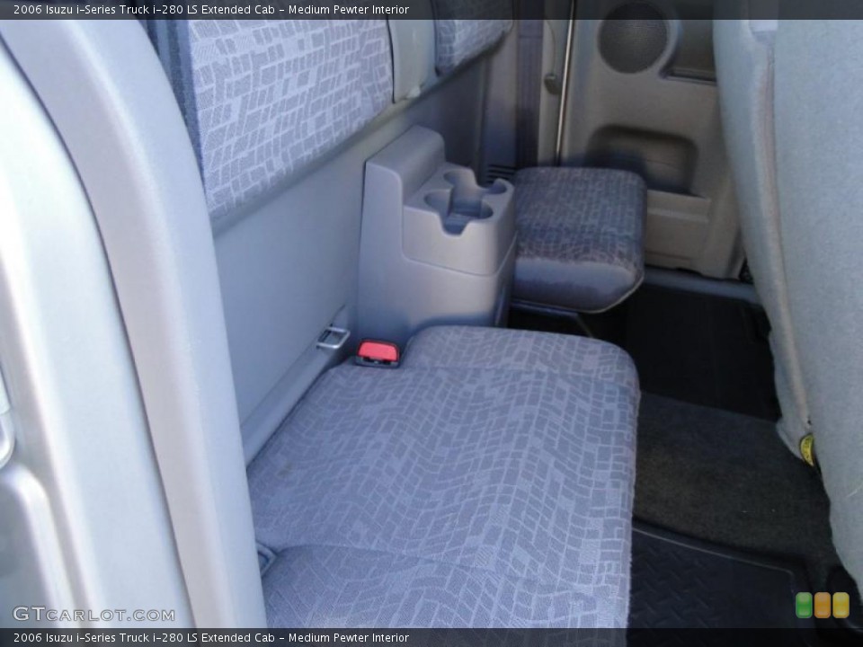 Medium Pewter Interior Photo for the 2006 Isuzu i-Series Truck i-280 LS Extended Cab #45027341