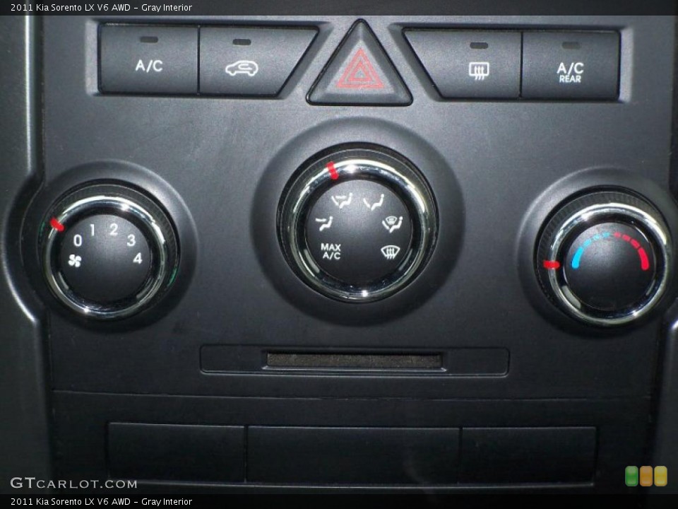 Gray Interior Controls for the 2011 Kia Sorento LX V6 AWD #45053509
