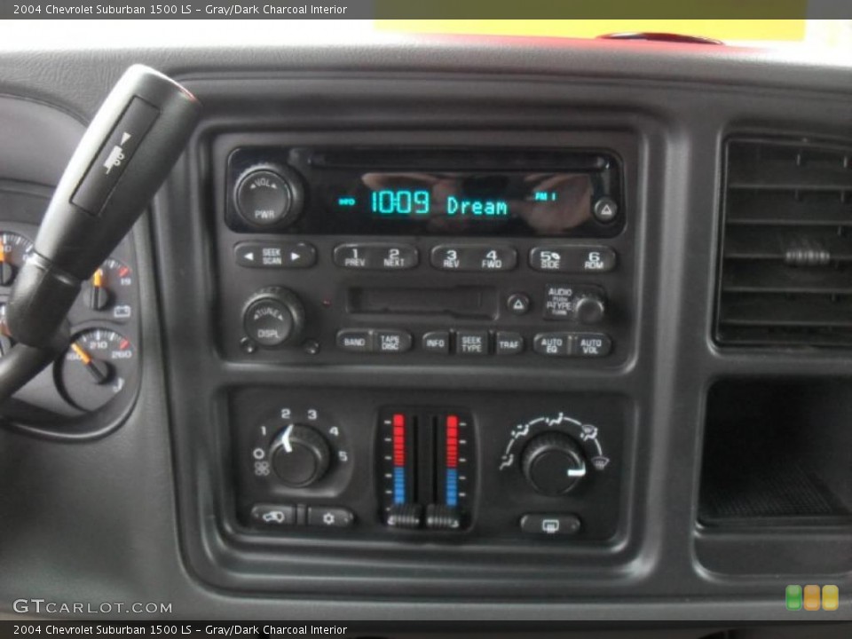 Gray/Dark Charcoal Interior Controls for the 2004 Chevrolet Suburban 1500 LS #45057769