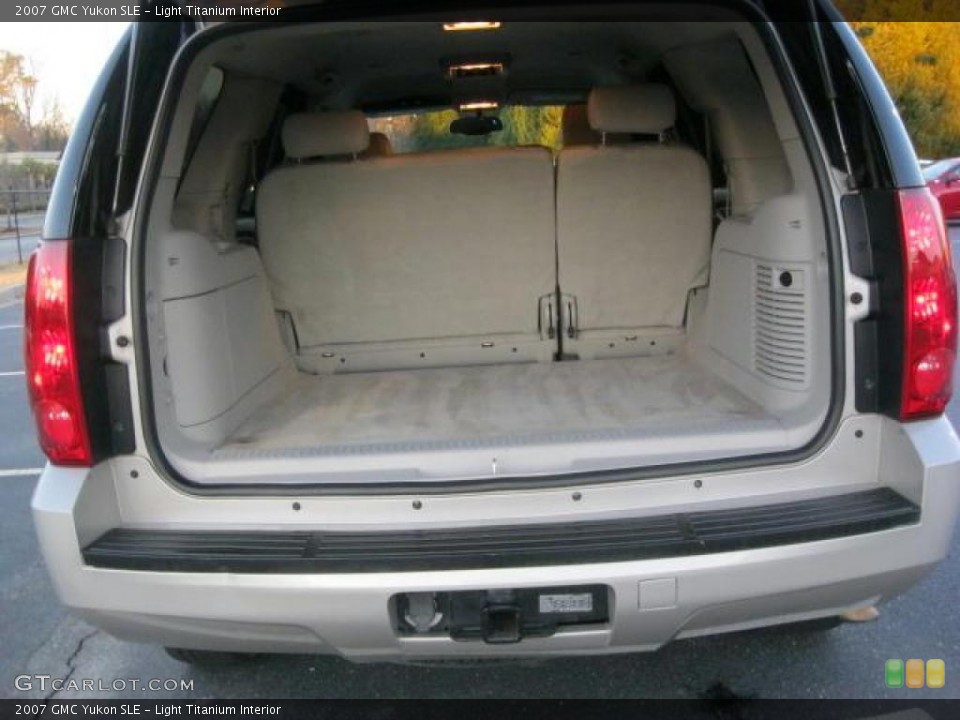 Light Titanium Interior Trunk for the 2007 GMC Yukon SLE #45068529