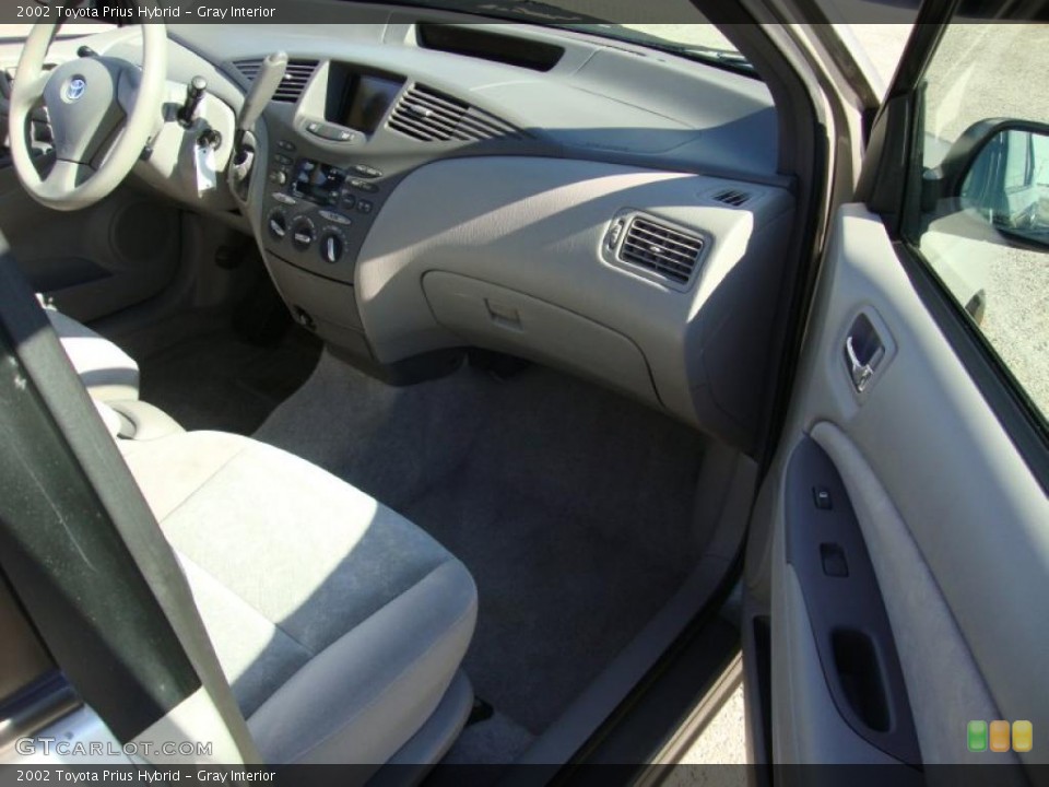 Gray Interior Photo for the 2002 Toyota Prius Hybrid #45070605