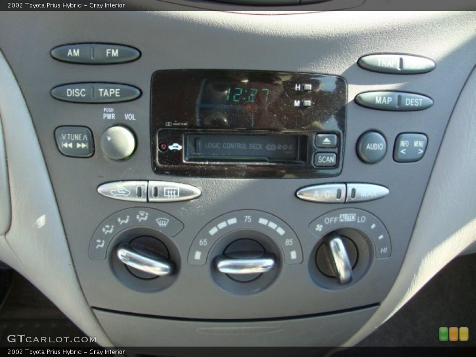 Gray Interior Controls for the 2002 Toyota Prius Hybrid #45071031