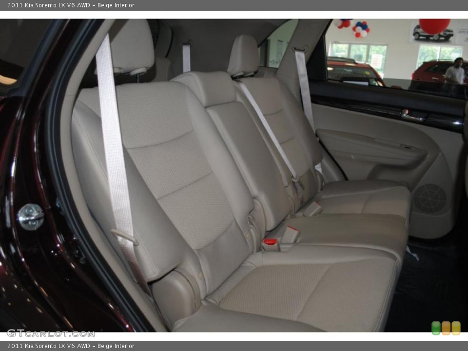Beige Interior Photo for the 2011 Kia Sorento LX V6 AWD #45073489