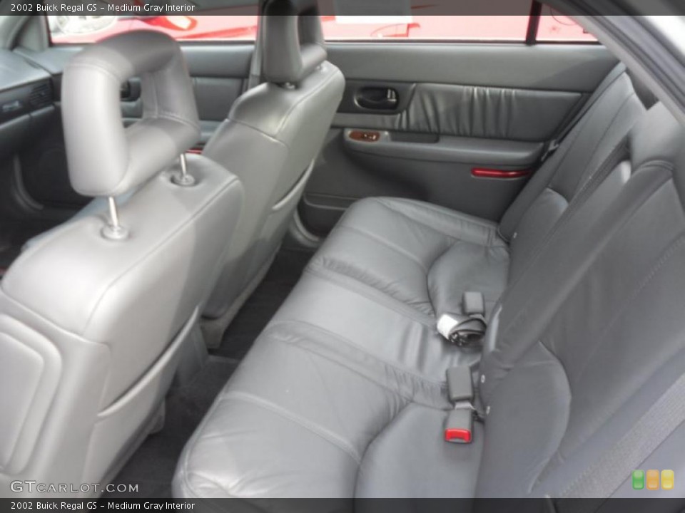 Medium Gray Interior Photo for the 2002 Buick Regal GS #45077344