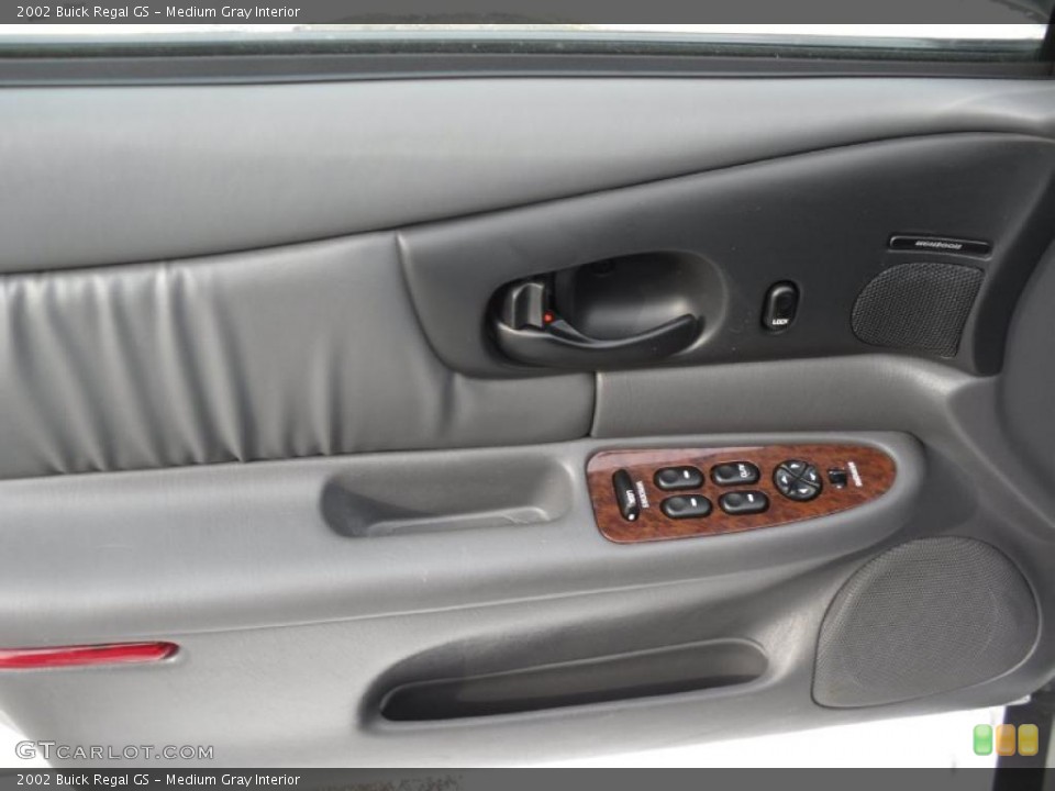 Medium Gray Interior Door Panel for the 2002 Buick Regal GS #45077378