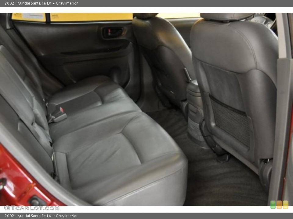 Gray Interior Photo for the 2002 Hyundai Santa Fe LX #45086646