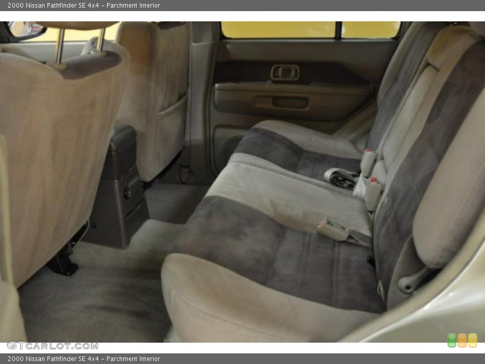 Parchment Interior Photo for the 2000 Nissan Pathfinder SE 4x4 #45087565