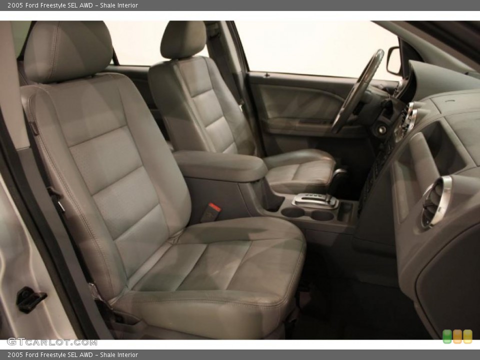 Shale Interior Photo for the 2005 Ford Freestyle SEL AWD #45093505
