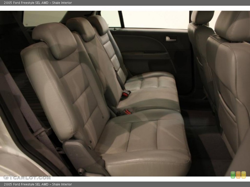 Shale Interior Photo for the 2005 Ford Freestyle SEL AWD #45093517