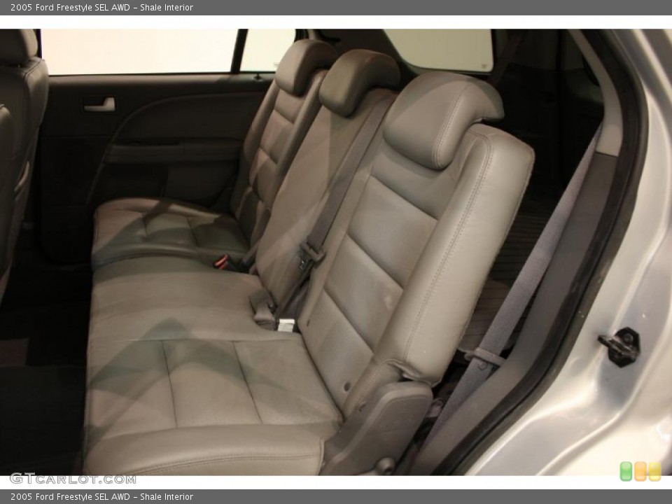 Shale Interior Photo for the 2005 Ford Freestyle SEL AWD #45093529