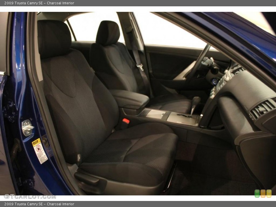 Charcoal Interior Photo for the 2009 Toyota Camry SE #45093721