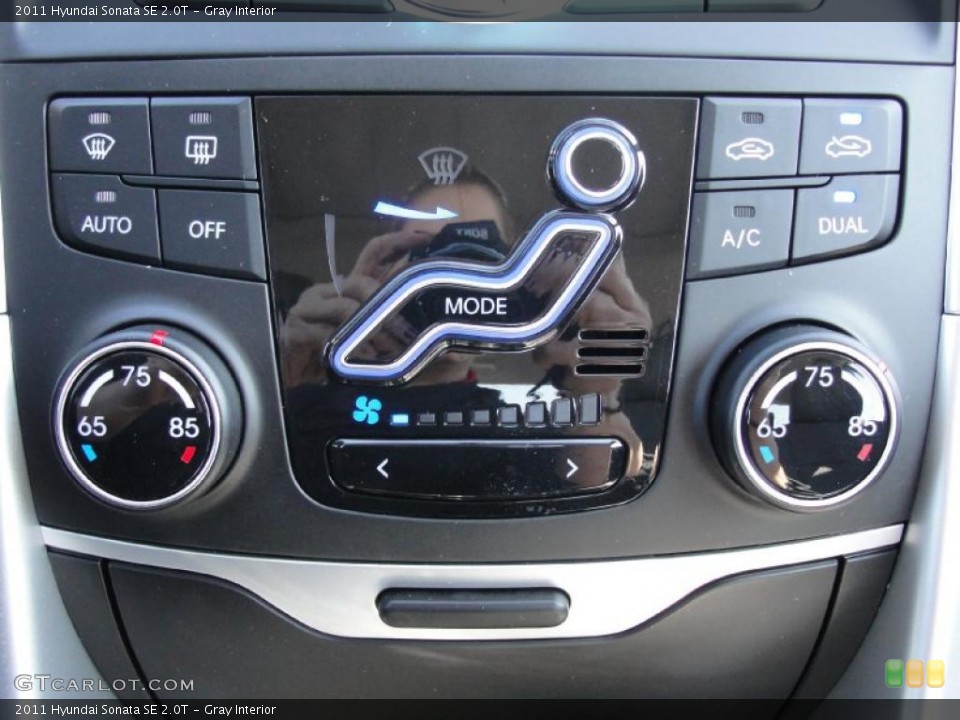 Gray Interior Controls for the 2011 Hyundai Sonata SE 2.0T #45097926