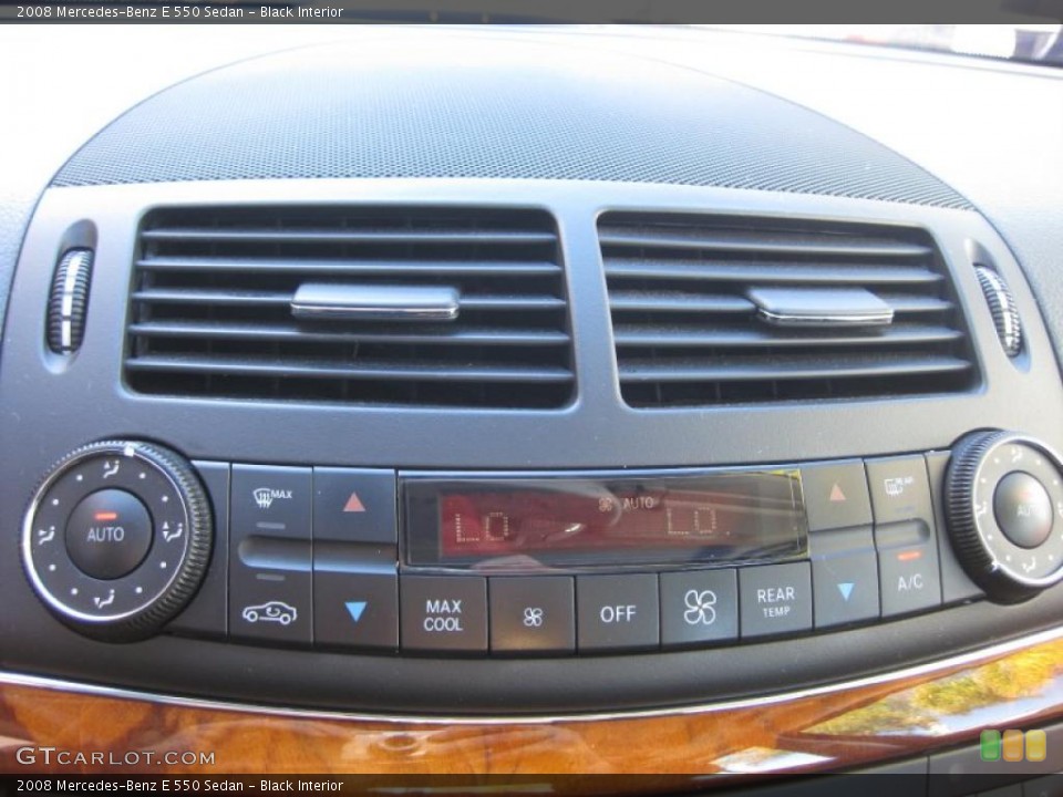 Black Interior Controls for the 2008 Mercedes-Benz E 550 Sedan #45109376