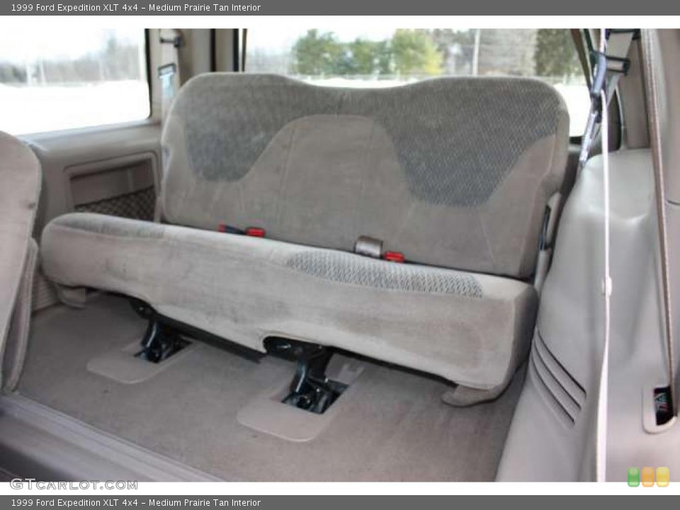Medium Prairie Tan Interior Photo for the 1999 Ford Expedition XLT 4x4 #45109656