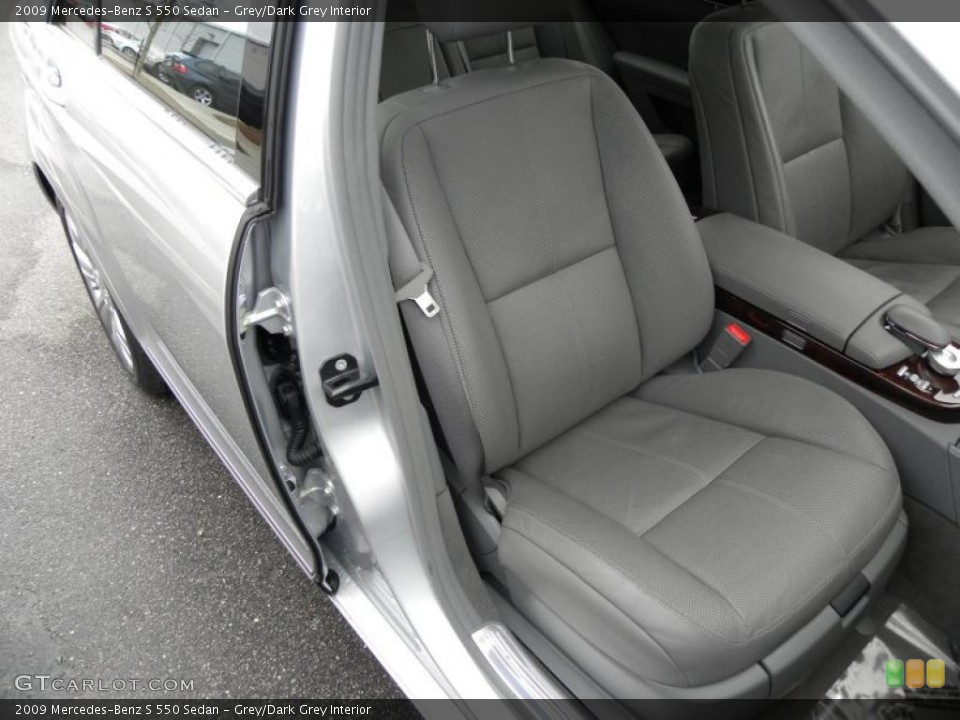 Grey/Dark Grey Interior Photo for the 2009 Mercedes-Benz S 550 Sedan #45125286