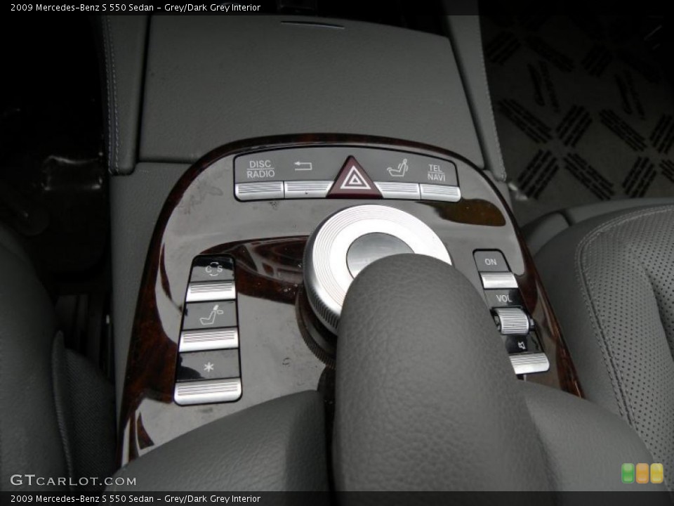 Grey/Dark Grey Interior Controls for the 2009 Mercedes-Benz S 550 Sedan #45125454