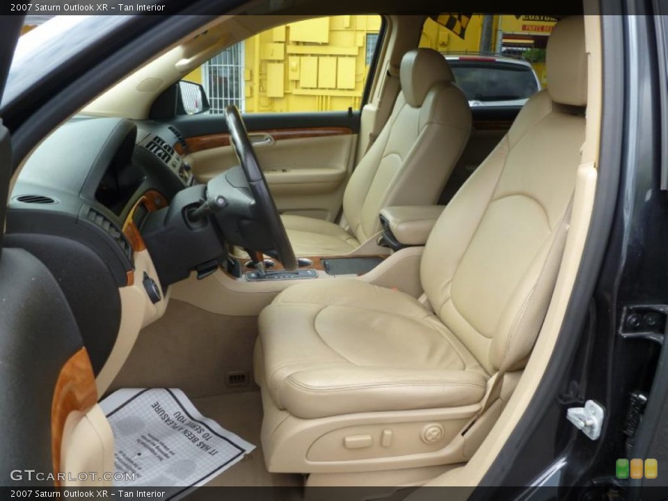 Tan Interior Photo for the 2007 Saturn Outlook XR #45137175