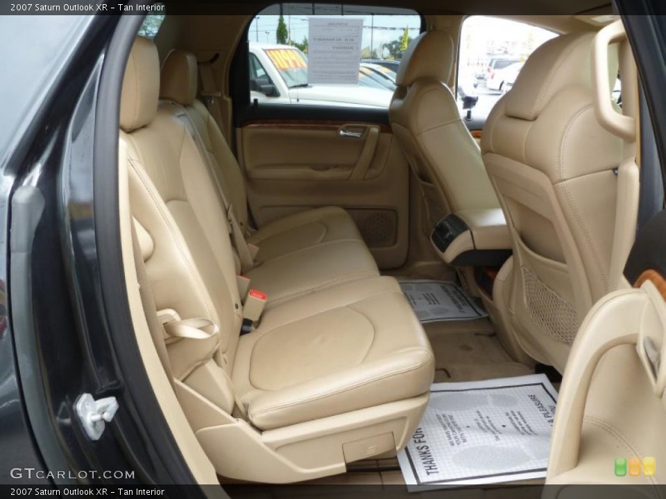 Tan Interior Photo for the 2007 Saturn Outlook XR #45137222