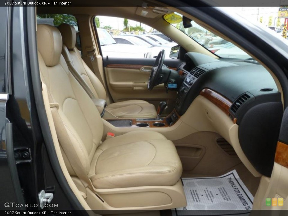 Tan Interior Photo for the 2007 Saturn Outlook XR #45137239