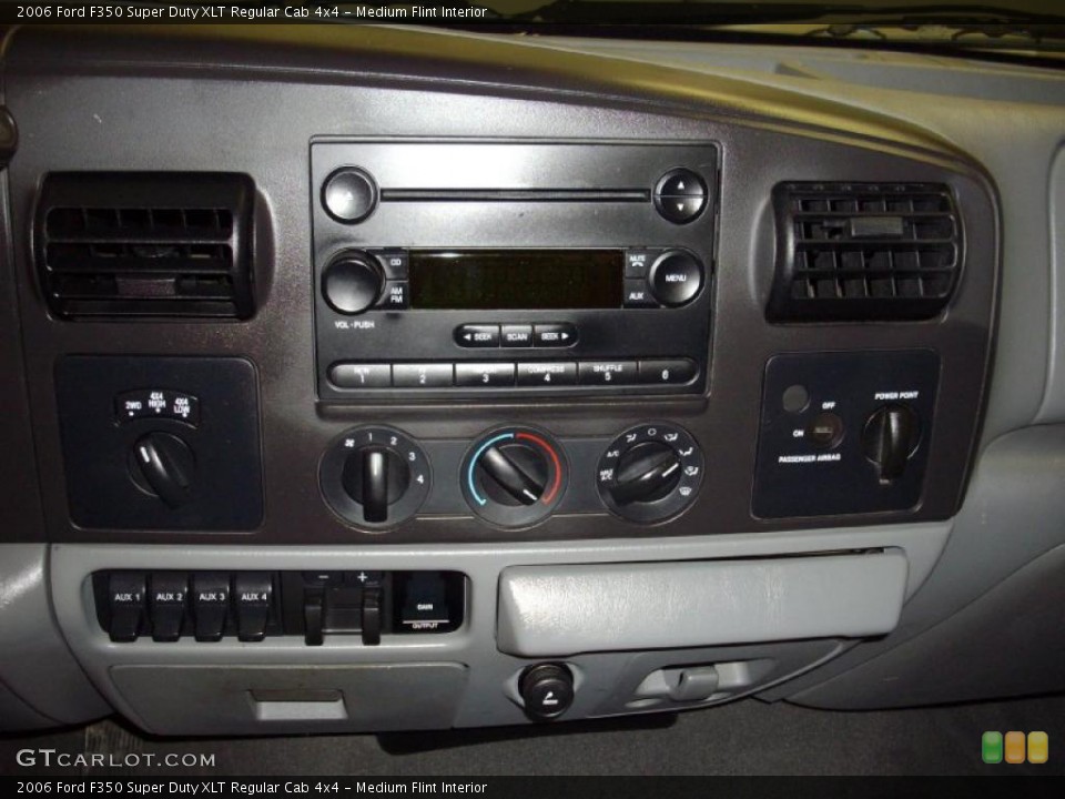 Medium Flint Interior Controls for the 2006 Ford F350 Super Duty XLT Regular Cab 4x4 #45139103