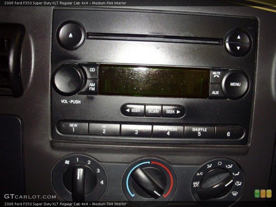 Medium Flint Interior Controls for the 2006 Ford F350 Super Duty XLT Regular Cab 4x4 #45139155