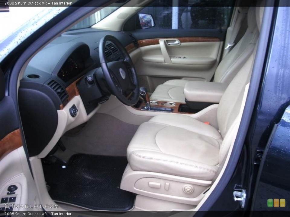Tan Interior Photo for the 2008 Saturn Outlook XR #45150583