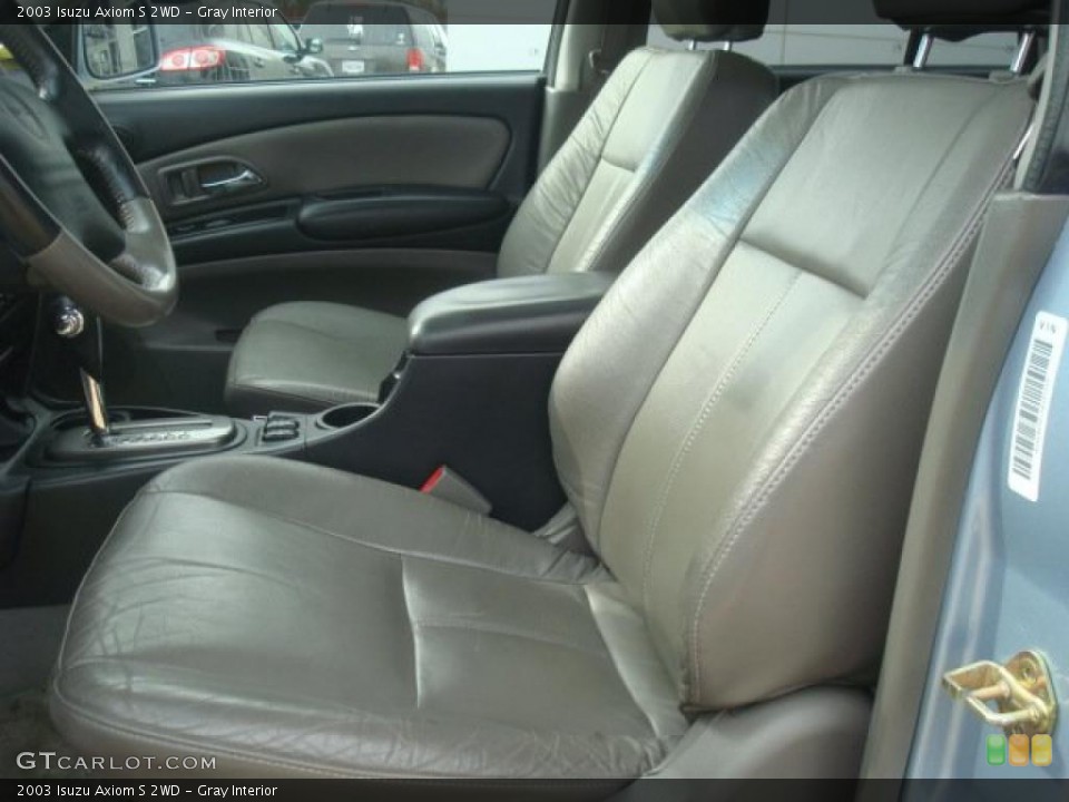 Gray Interior Photo for the 2003 Isuzu Axiom S 2WD #45155176