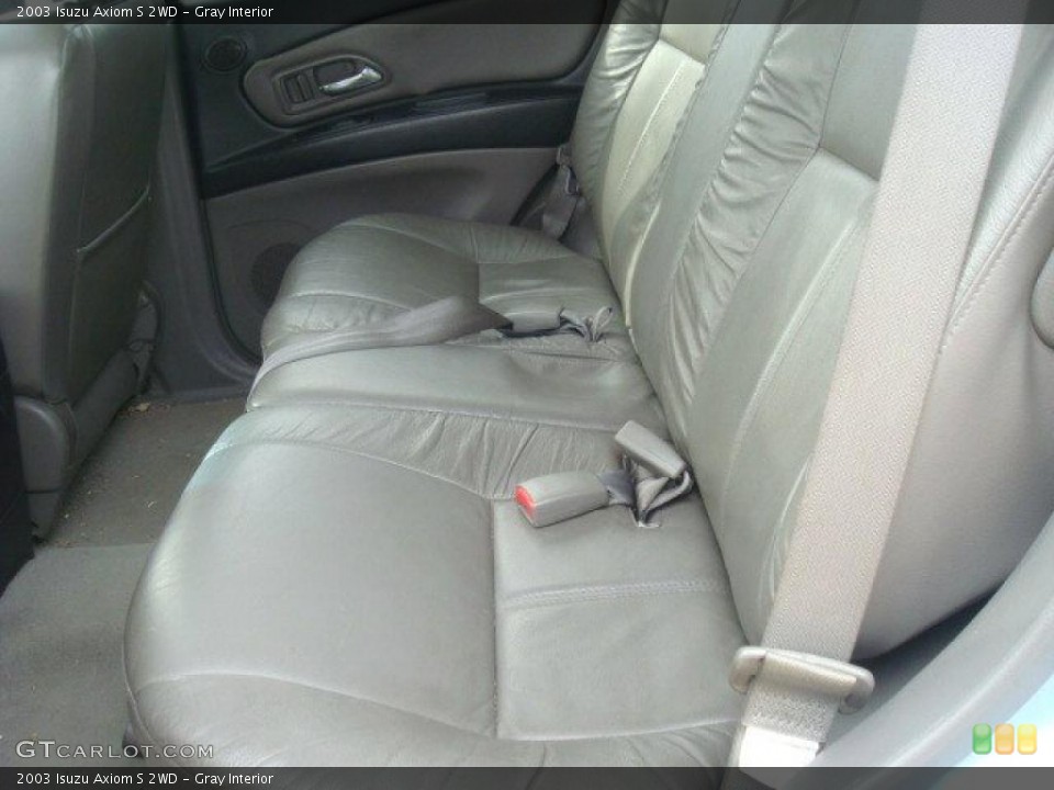 Gray Interior Photo for the 2003 Isuzu Axiom S 2WD #45155221