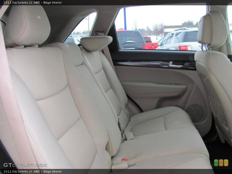 Beige Interior Photo for the 2011 Kia Sorento LX AWD #45155768
