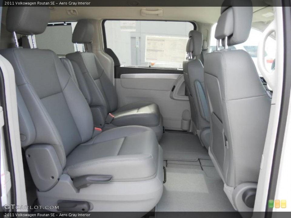 Aero Gray Interior Photo for the 2011 Volkswagen Routan SE #45163545
