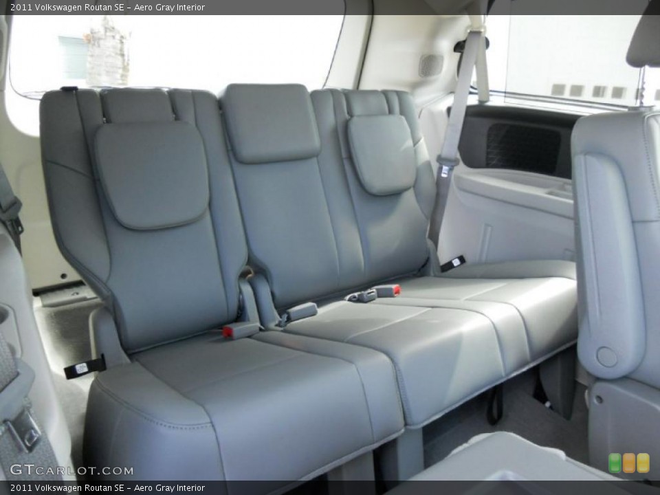 Aero Gray Interior Photo for the 2011 Volkswagen Routan SE #45163557