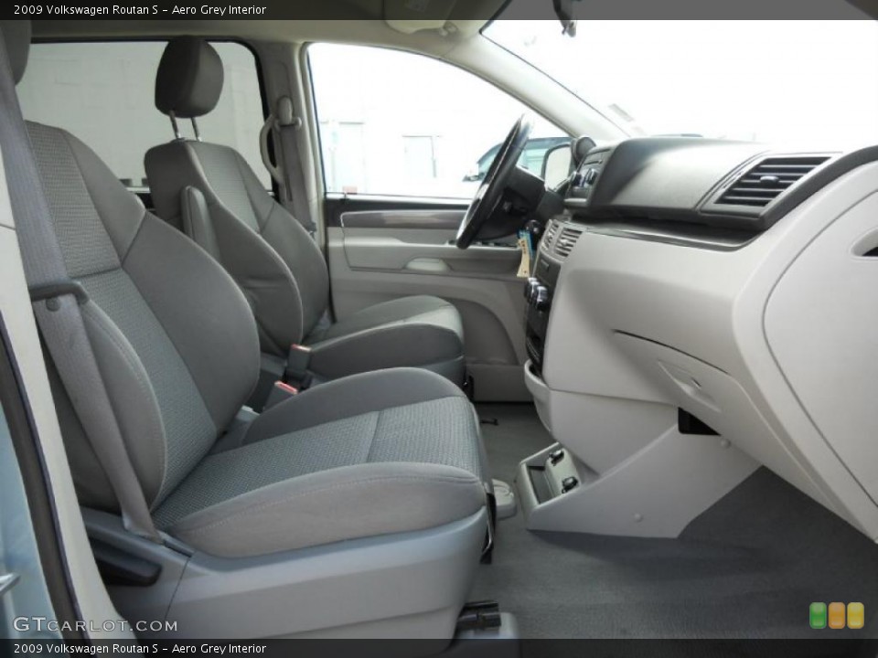 Aero Grey Interior Photo for the 2009 Volkswagen Routan S #45165229