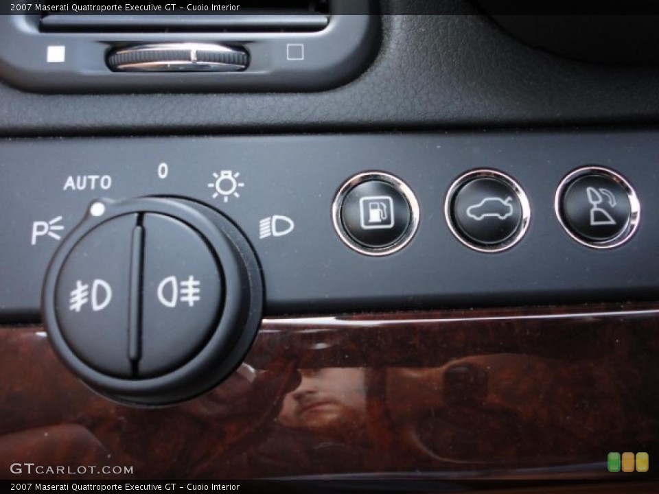 Cuoio Interior Controls for the 2007 Maserati Quattroporte Executive GT #45170015