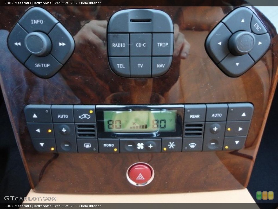 Cuoio Interior Controls for the 2007 Maserati Quattroporte Executive GT #45170159