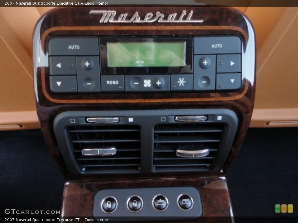 Cuoio Interior Controls for the 2007 Maserati Quattroporte Executive GT #45170247