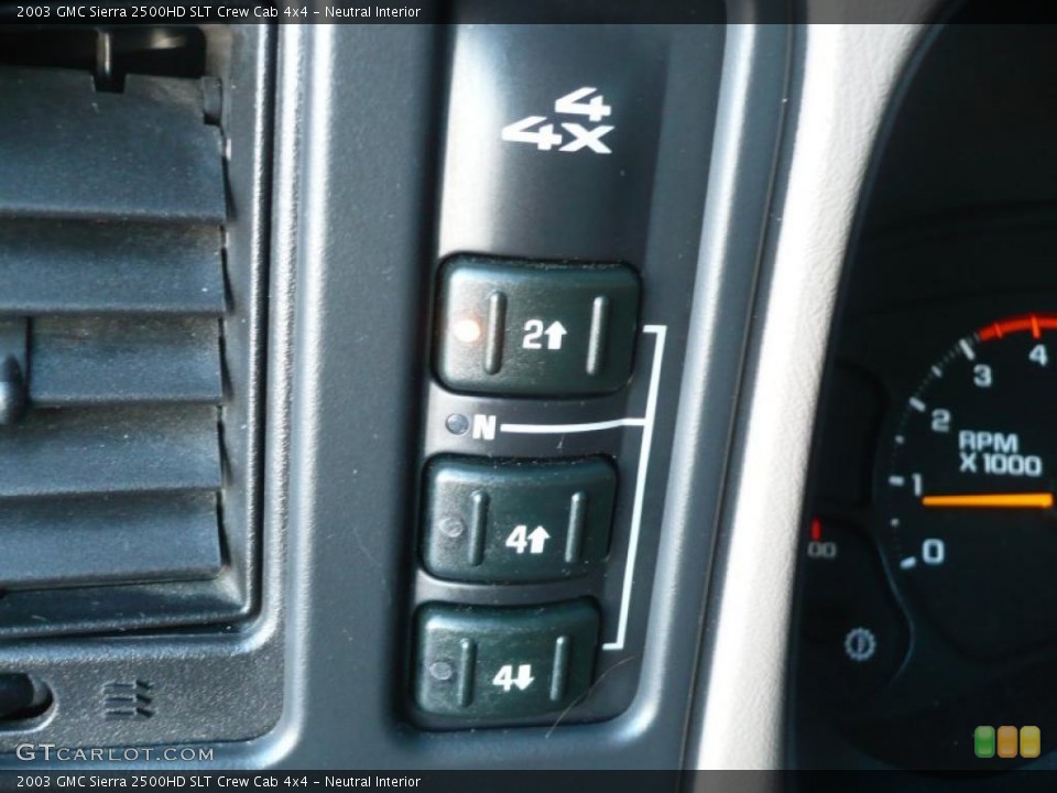 Neutral Interior Controls for the 2003 GMC Sierra 2500HD SLT Crew Cab 4x4 #45176640