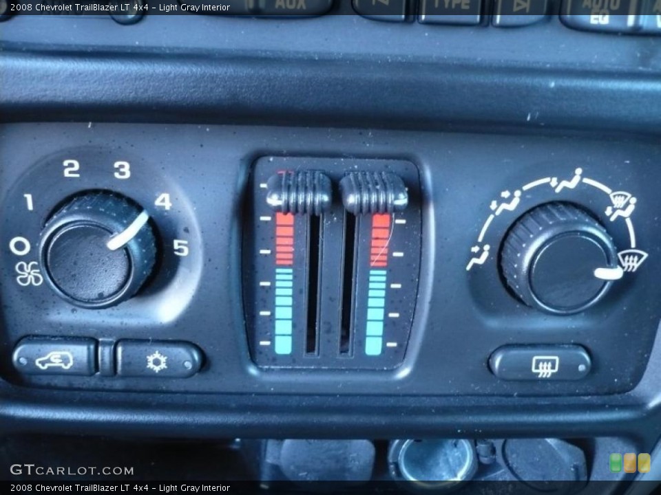 Light Gray Interior Controls for the 2008 Chevrolet TrailBlazer LT 4x4 #45178924