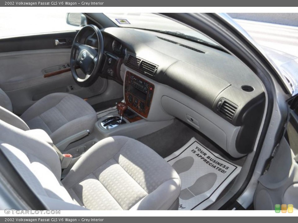 Grey Interior Photo for the 2002 Volkswagen Passat GLS V6 Wagon #45186545