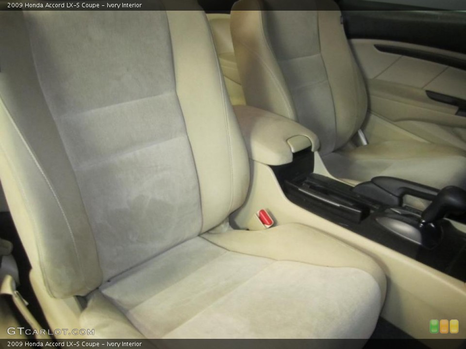 Ivory Interior Photo for the 2009 Honda Accord LX-S Coupe #45188432