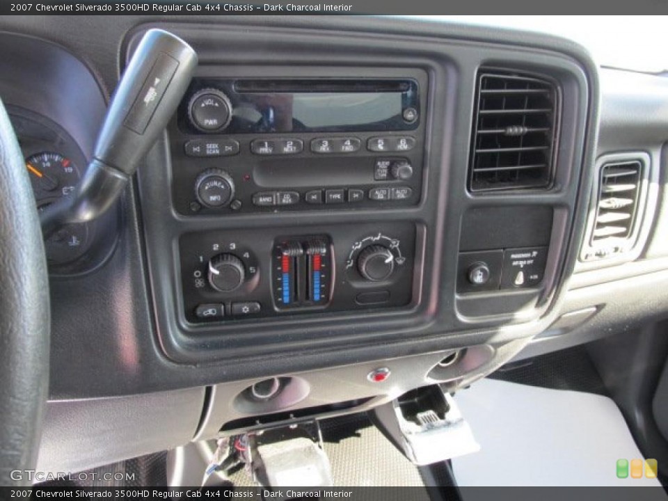 Dark Charcoal Interior Controls for the 2007 Chevrolet Silverado 3500HD Regular Cab 4x4 Chassis #45192833