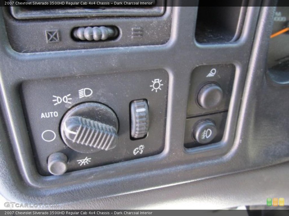 Dark Charcoal Interior Controls for the 2007 Chevrolet Silverado 3500HD Regular Cab 4x4 Chassis #45192841