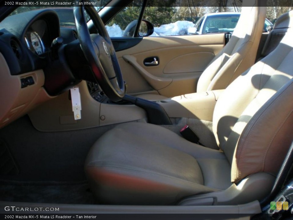 Tan Interior Photo for the 2002 Mazda MX-5 Miata LS Roadster #45194509