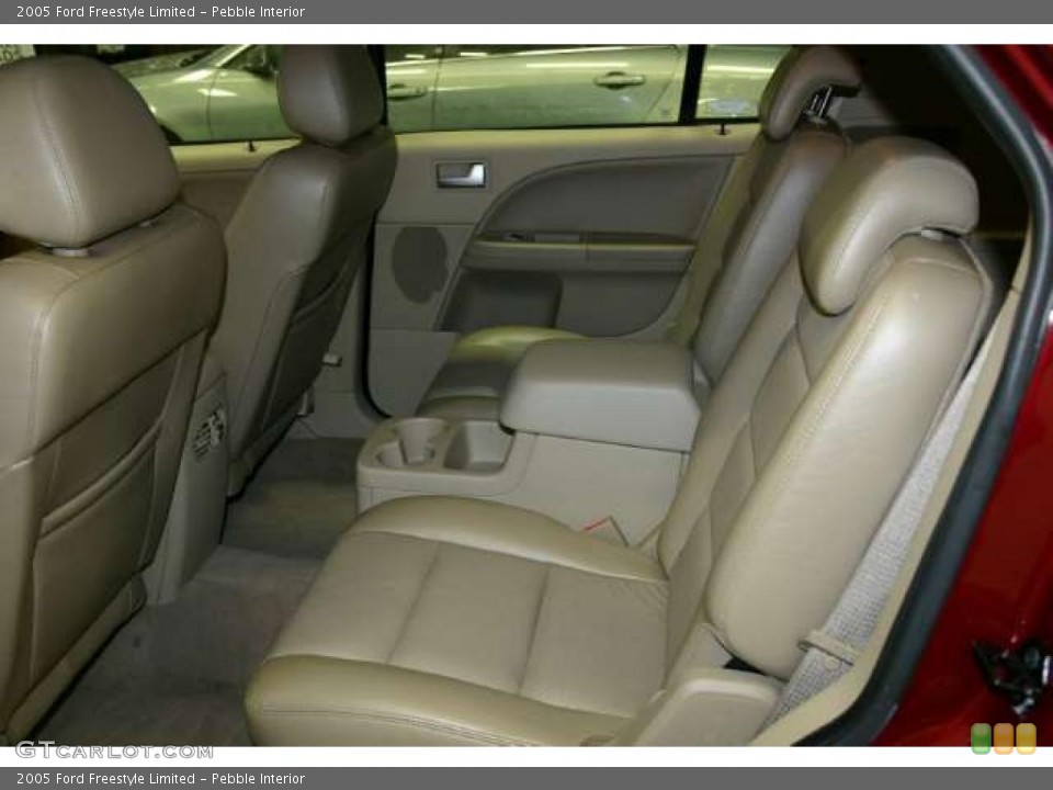 Pebble Interior Photo for the 2005 Ford Freestyle Limited #45202593