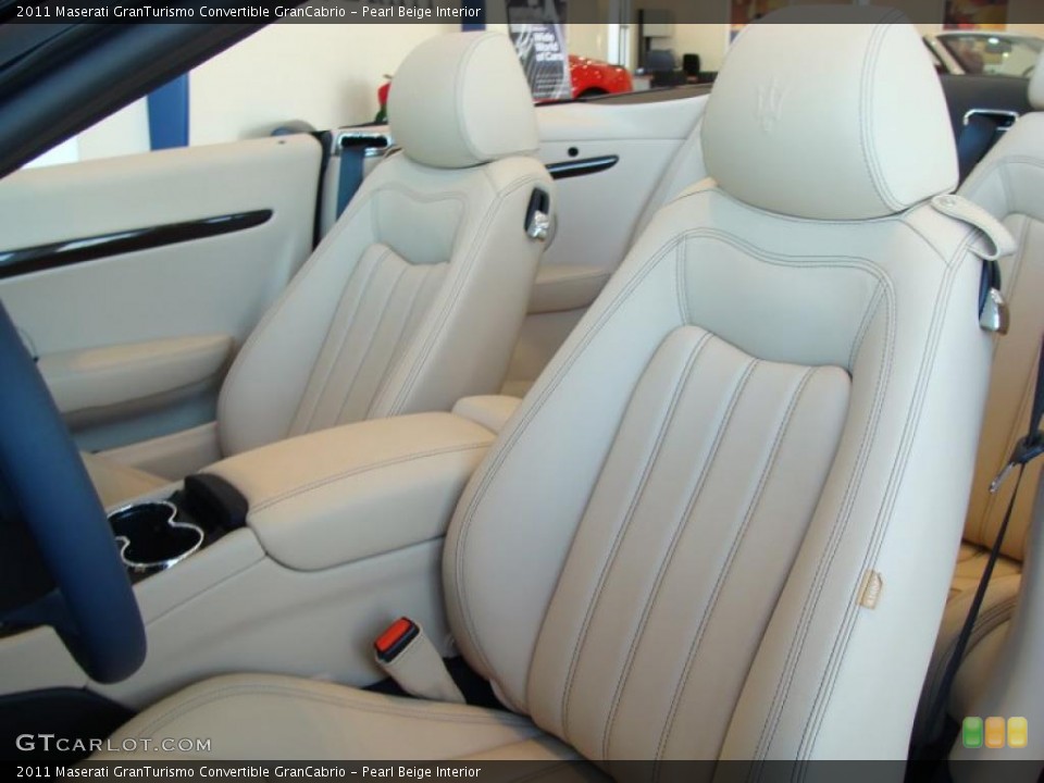 Pearl Beige Interior Photo for the 2011 Maserati GranTurismo Convertible GranCabrio #45205097