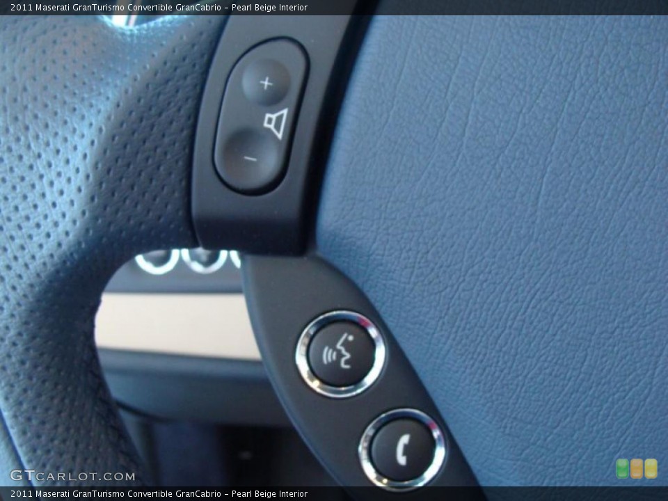 Pearl Beige Interior Controls for the 2011 Maserati GranTurismo Convertible GranCabrio #45205173