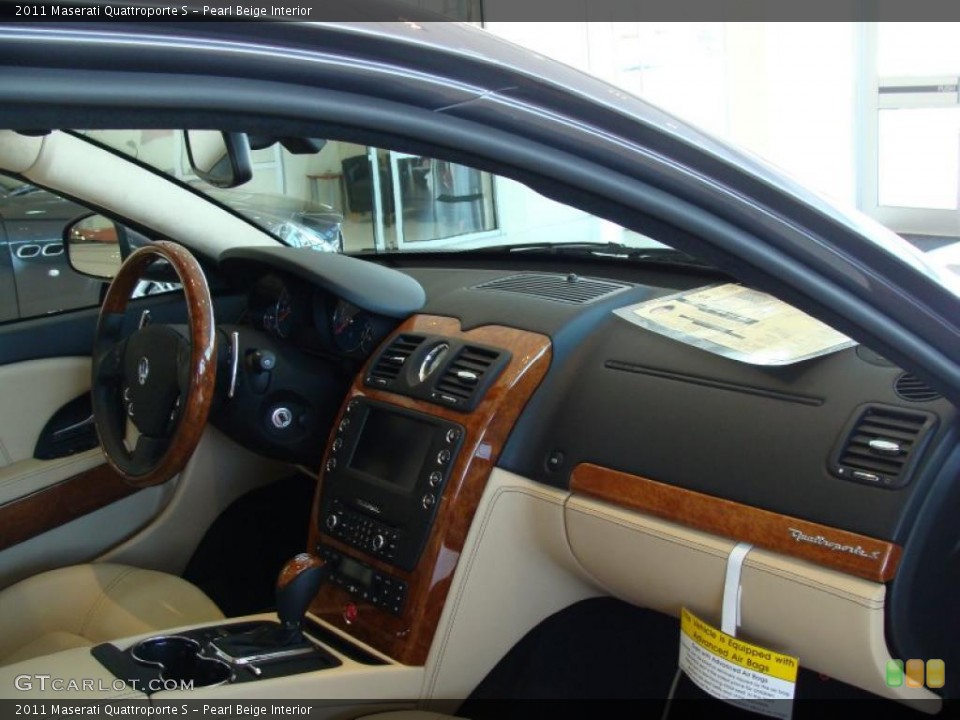 Pearl Beige Interior Dashboard for the 2011 Maserati Quattroporte S #45205513
