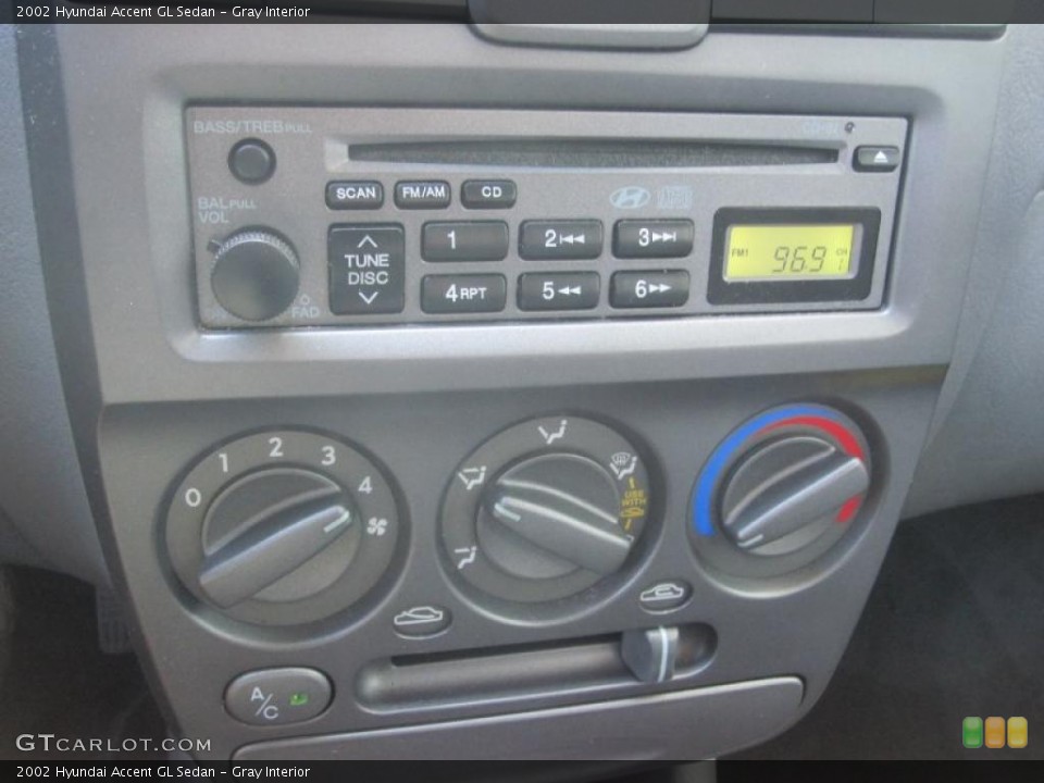 Gray Interior Controls for the 2002 Hyundai Accent GL Sedan #45232337